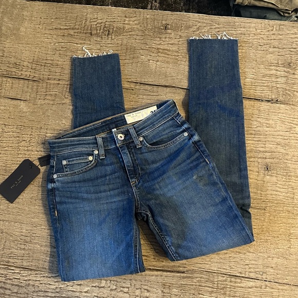 Rag & Bone Cate Mid Rise Skinny Jeans in Juni. - Picture 7 of 11